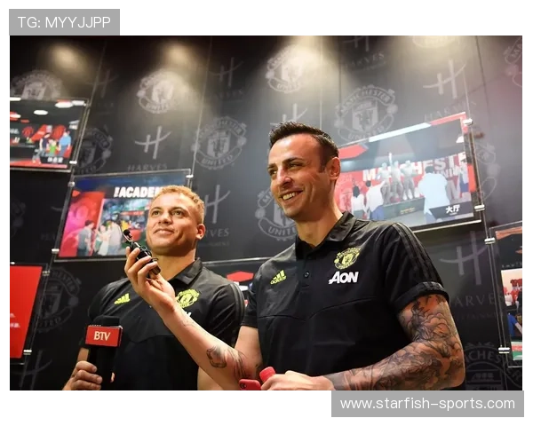 足球球星挑战相声舞台展现幽默才华引发热议